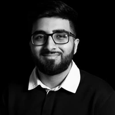 Arsh Molu headshot